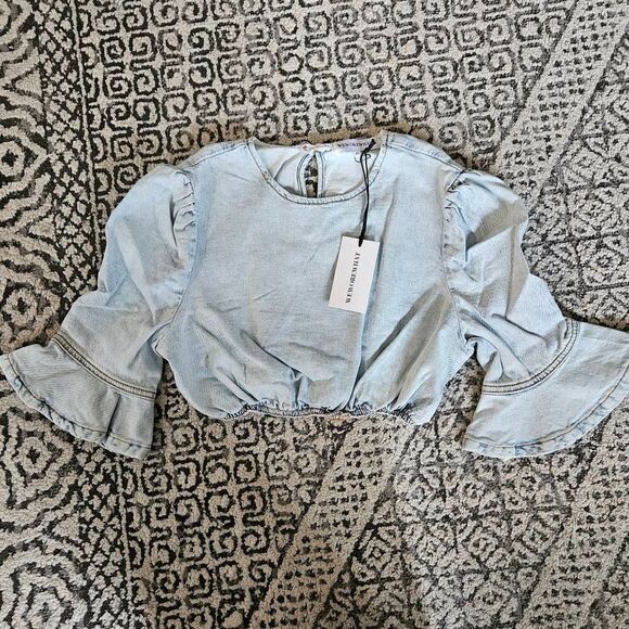 3/$15 WeWoreWhat Cropped Denim Top Size XS in Light Wash Denim - Picture 2 of 6